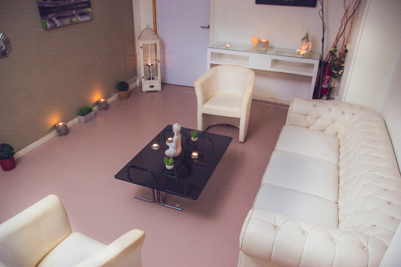 Espacio de espera acogedor en nuestro centro de masajes en Valencia