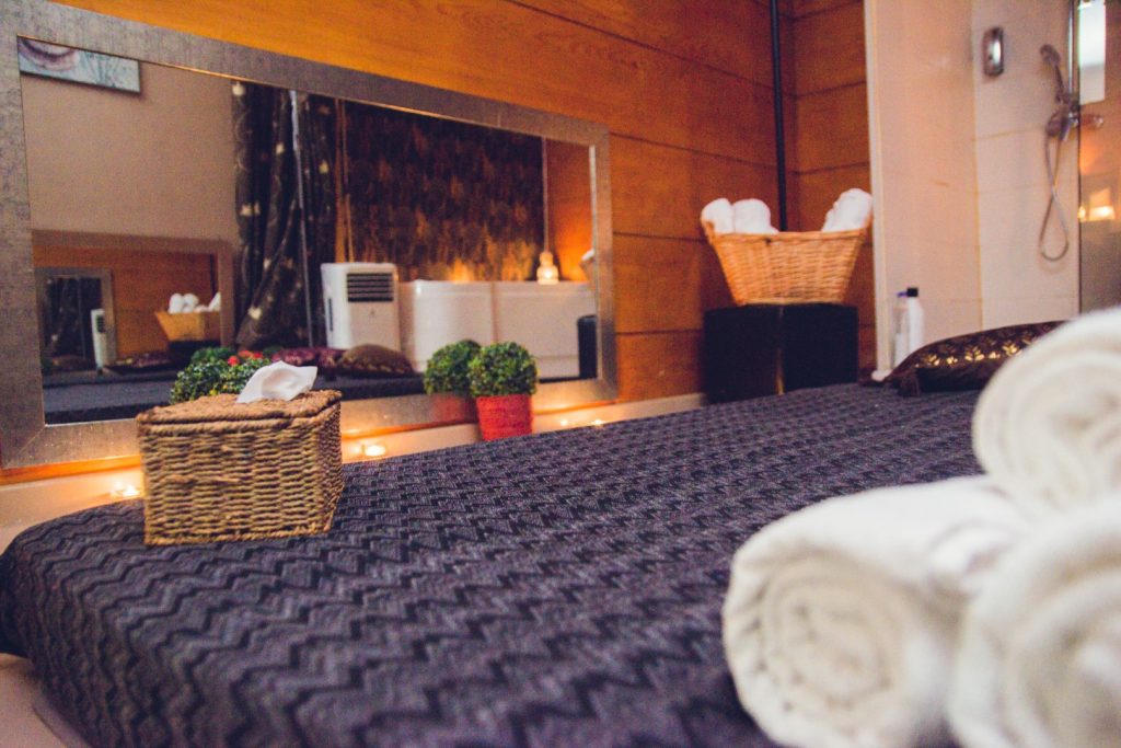 Disfruta del máximo placer en nuestro jacuzzi, donde la relajación y la excitación se combinan perfectamente.